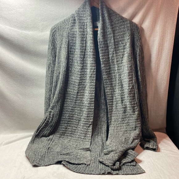 Barefoot Dreams gray cardigan size medium - Picture 1 of 4
